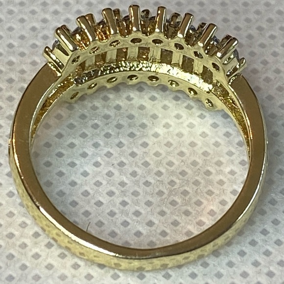 Yellow Gold Sapphire Ring! - Picture 11 of 12